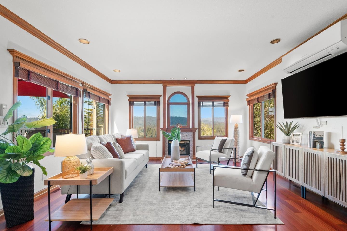 Detail Gallery Image 13 of 102 For 17 Kite Hill Rd, Santa Cruz,  CA 95060 - 4 Beds | 3/1 Baths