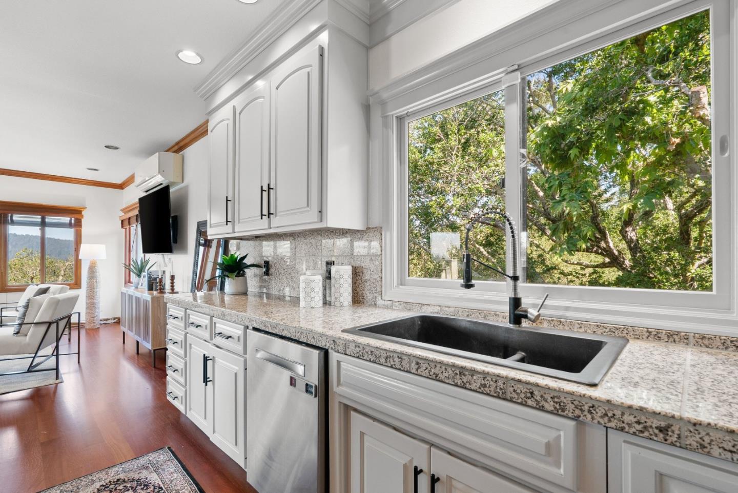 Detail Gallery Image 21 of 102 For 17 Kite Hill Rd, Santa Cruz,  CA 95060 - 4 Beds | 3/1 Baths