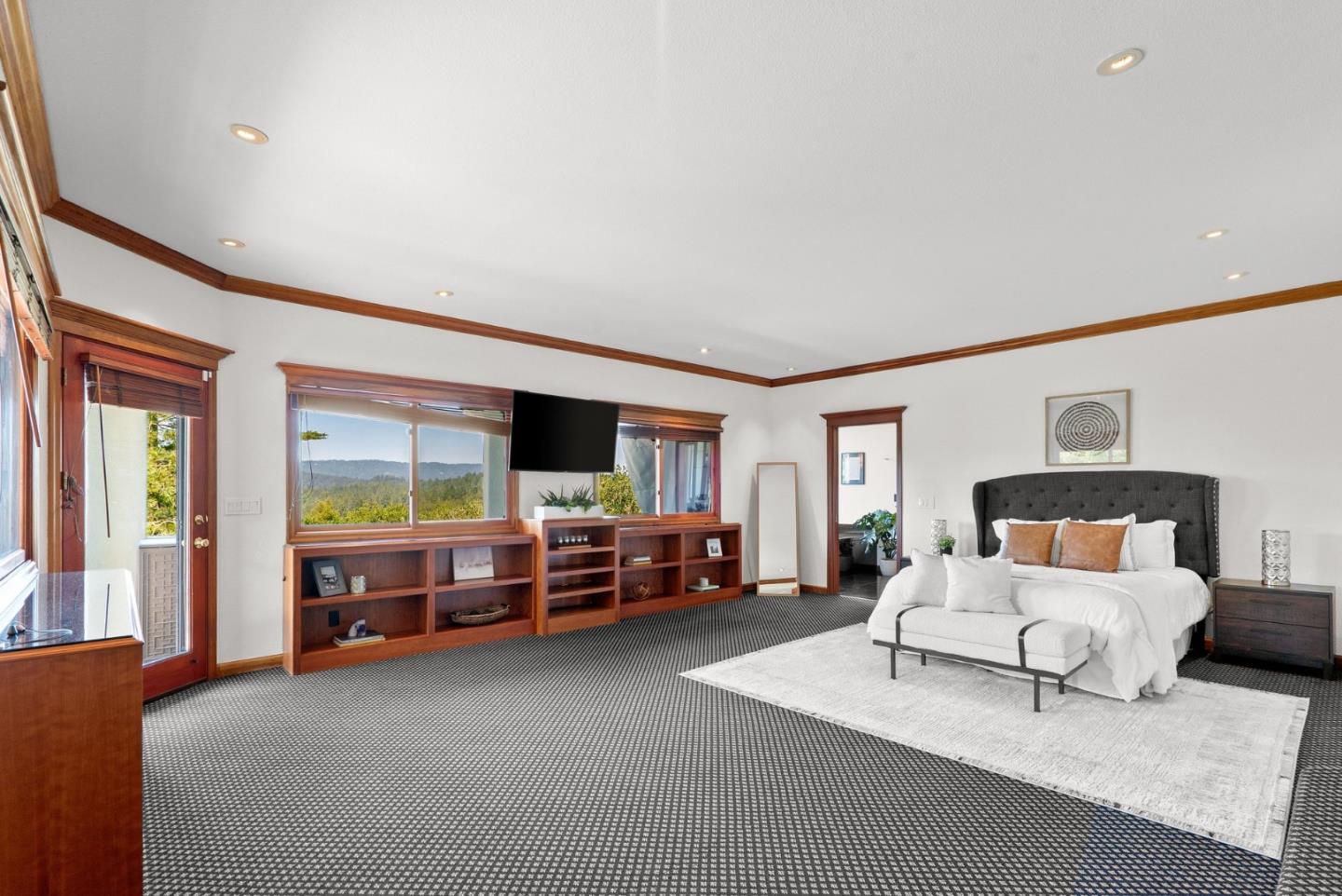 Detail Gallery Image 27 of 102 For 17 Kite Hill Rd, Santa Cruz,  CA 95060 - 4 Beds | 3/1 Baths