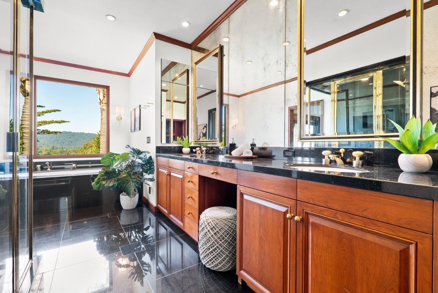 Detail Gallery Image 29 of 102 For 17 Kite Hill Rd, Santa Cruz,  CA 95060 - 4 Beds | 3/1 Baths