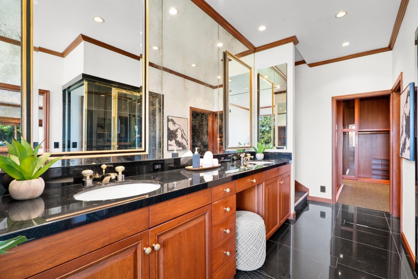 Detail Gallery Image 32 of 102 For 17 Kite Hill Rd, Santa Cruz,  CA 95060 - 4 Beds | 3/1 Baths