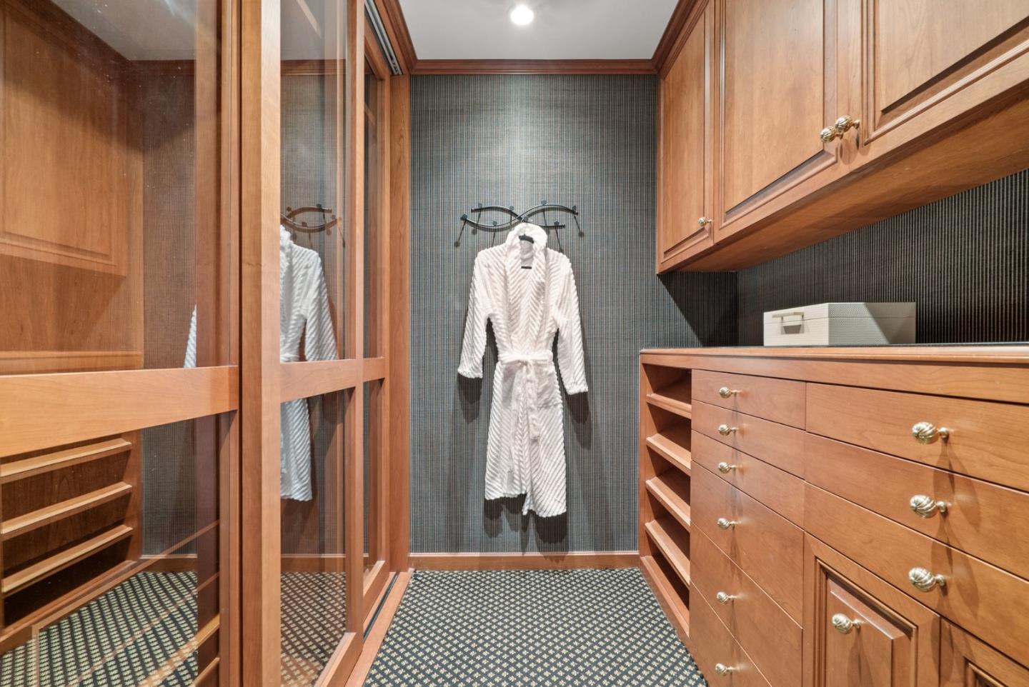 Detail Gallery Image 33 of 102 For 17 Kite Hill Rd, Santa Cruz,  CA 95060 - 4 Beds | 3/1 Baths