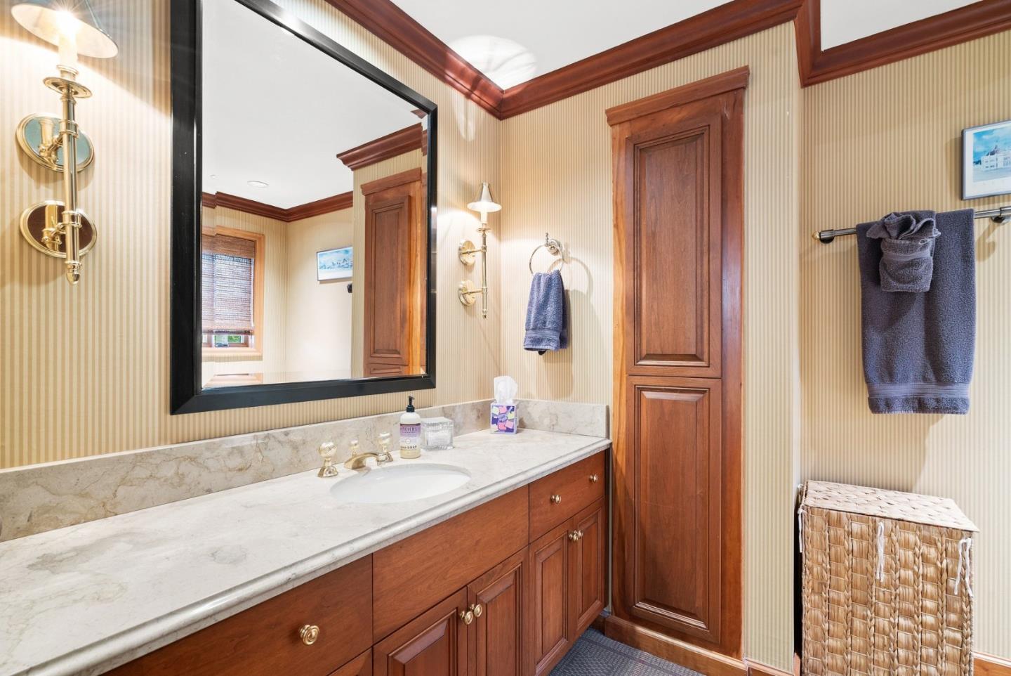 Detail Gallery Image 48 of 102 For 17 Kite Hill Rd, Santa Cruz,  CA 95060 - 4 Beds | 3/1 Baths