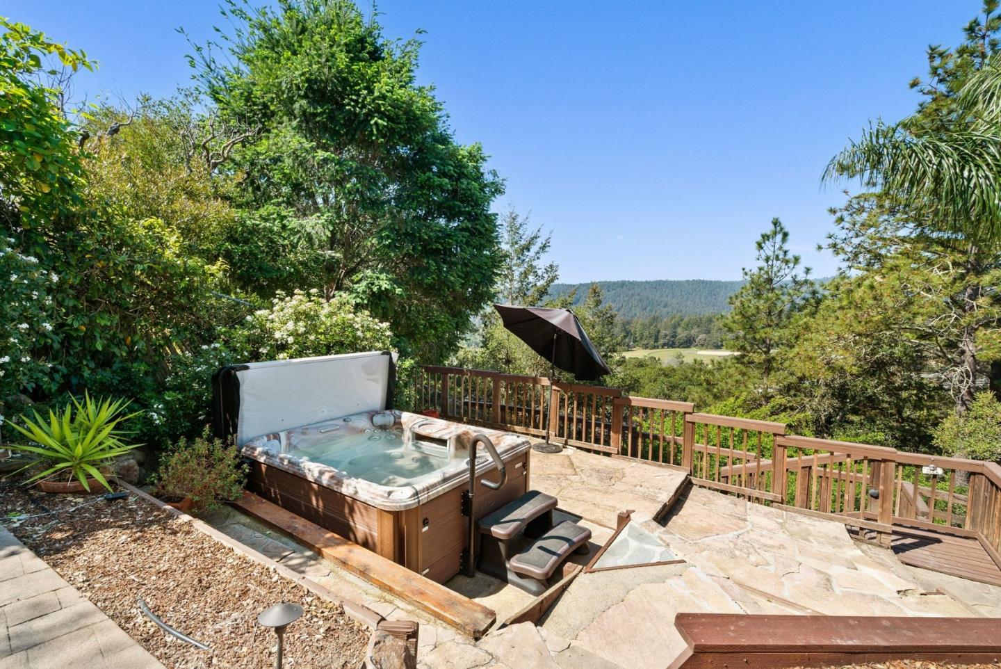 Detail Gallery Image 57 of 102 For 17 Kite Hill Rd, Santa Cruz,  CA 95060 - 4 Beds | 3/1 Baths