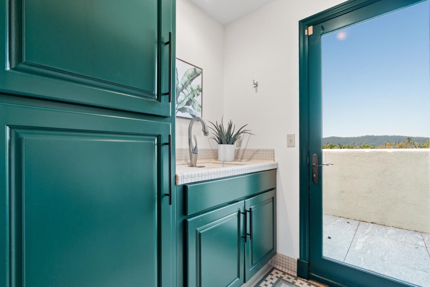 Detail Gallery Image 89 of 102 For 17 Kite Hill Rd, Santa Cruz,  CA 95060 - 4 Beds | 3/1 Baths