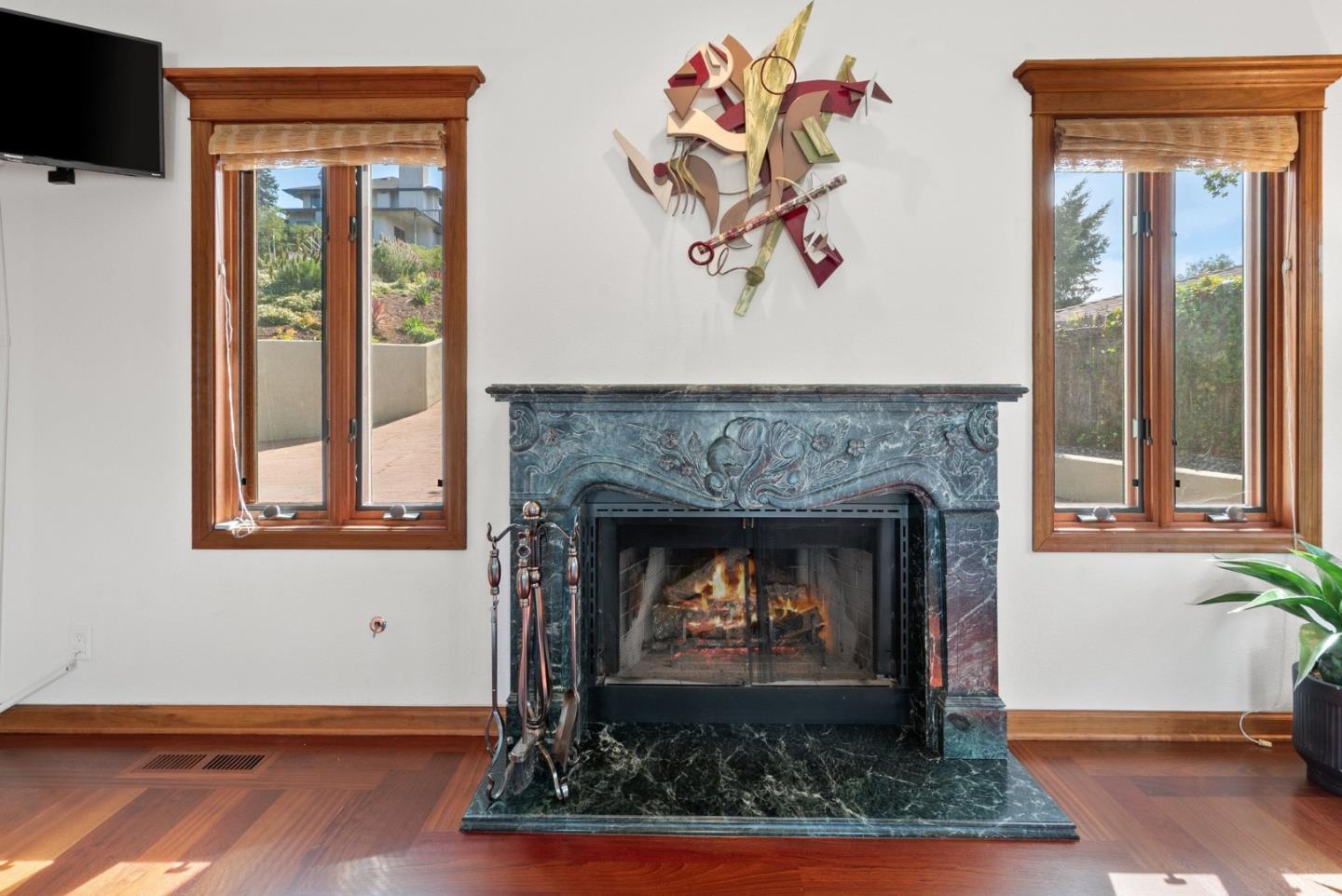 Detail Gallery Image 9 of 102 For 17 Kite Hill Rd, Santa Cruz,  CA 95060 - 4 Beds | 3/1 Baths
