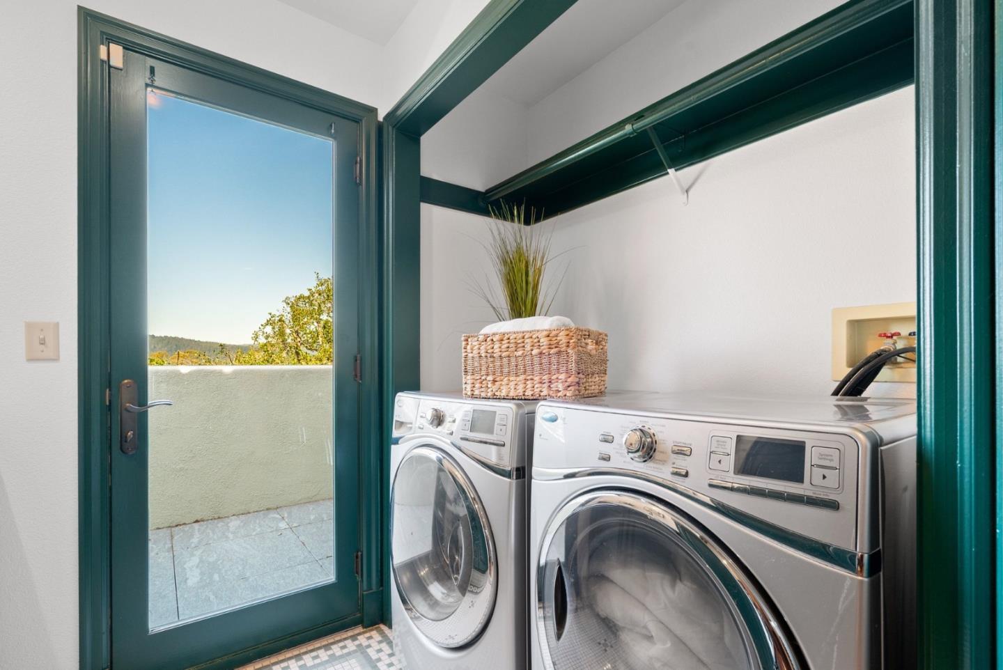 Detail Gallery Image 90 of 102 For 17 Kite Hill Rd, Santa Cruz,  CA 95060 - 4 Beds | 3/1 Baths