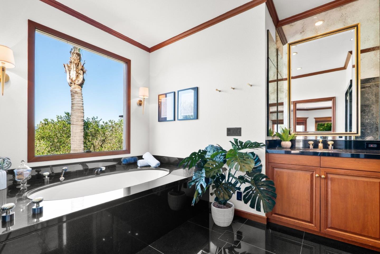 Detail Gallery Image 91 of 102 For 17 Kite Hill Rd, Santa Cruz,  CA 95060 - 4 Beds | 3/1 Baths