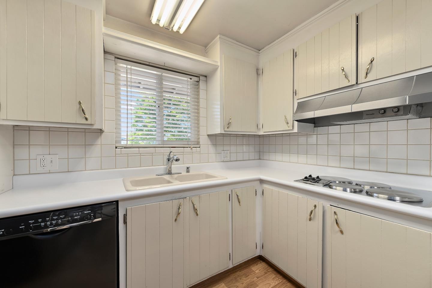 Detail Gallery Image 8 of 21 For 1471 Inskip Dr, Campbell,  CA 95008 - 3 Beds | 2 Baths