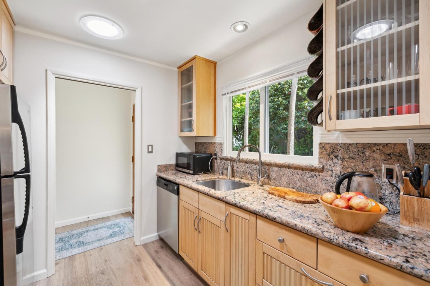 Detail Gallery Image 12 of 26 For 55 Asilomar Cir, Oakland,  CA 94611 - 2 Beds | 1 Baths