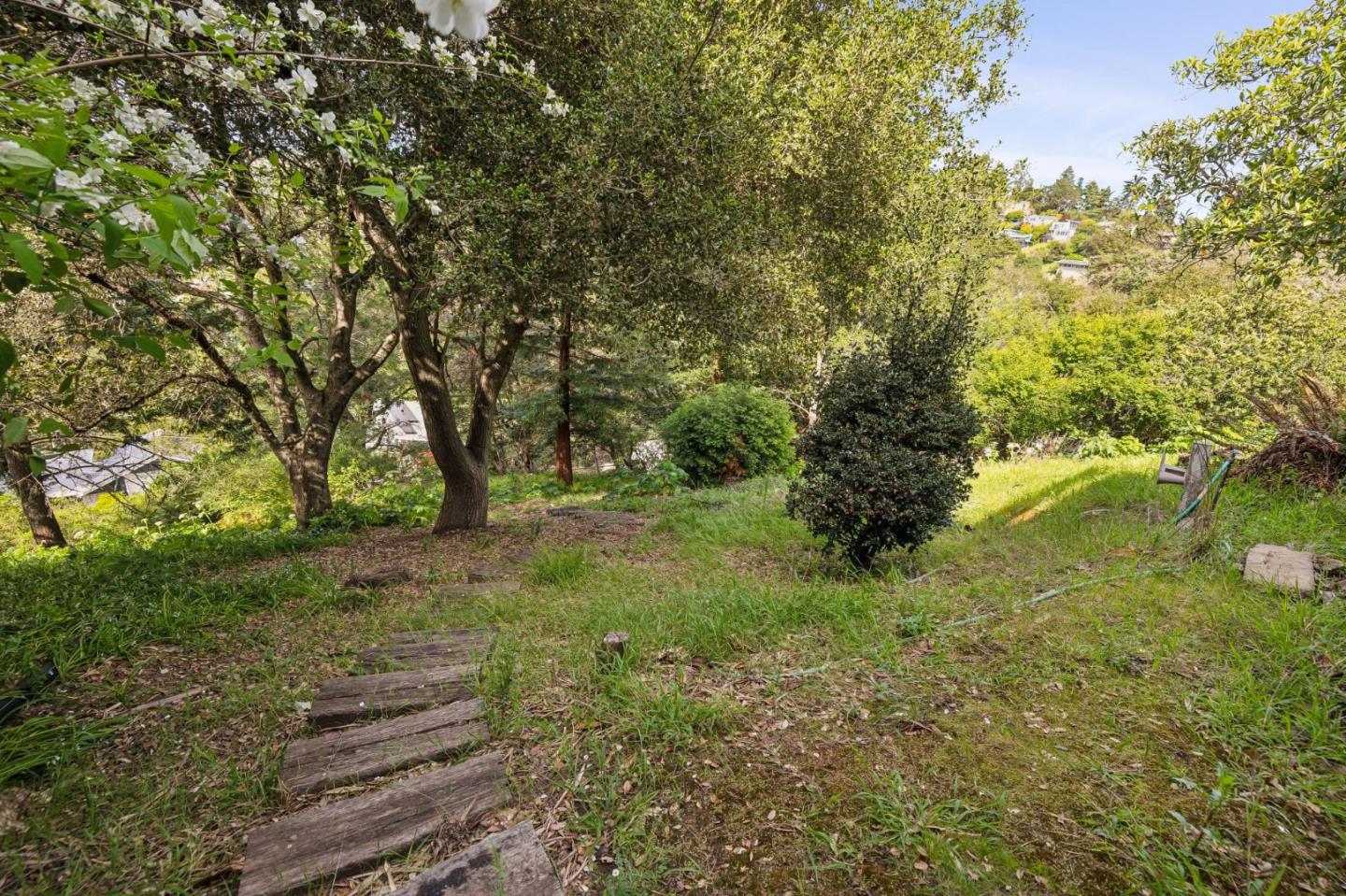 Detail Gallery Image 25 of 26 For 55 Asilomar Cir, Oakland,  CA 94611 - 2 Beds | 1 Baths