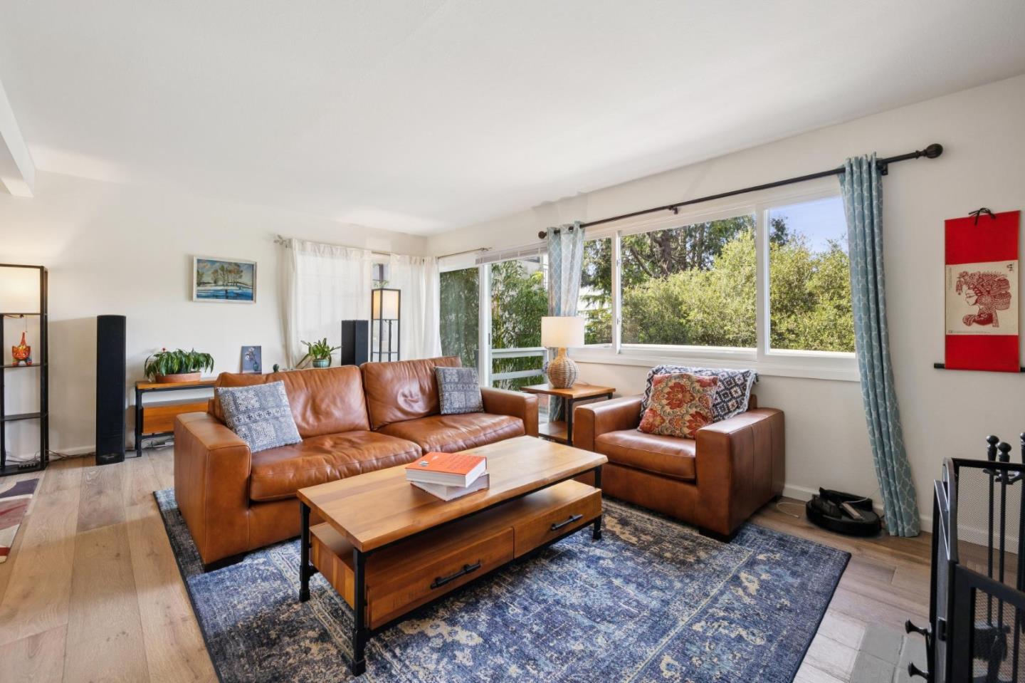 Detail Gallery Image 5 of 26 For 55 Asilomar Cir, Oakland,  CA 94611 - 2 Beds | 1 Baths