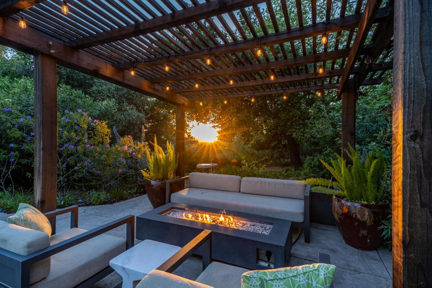 Detail Gallery Image 10 of 44 For 11265 Canyon Dr, San Jose,  CA 95127 - 2 Beds | 2 Baths