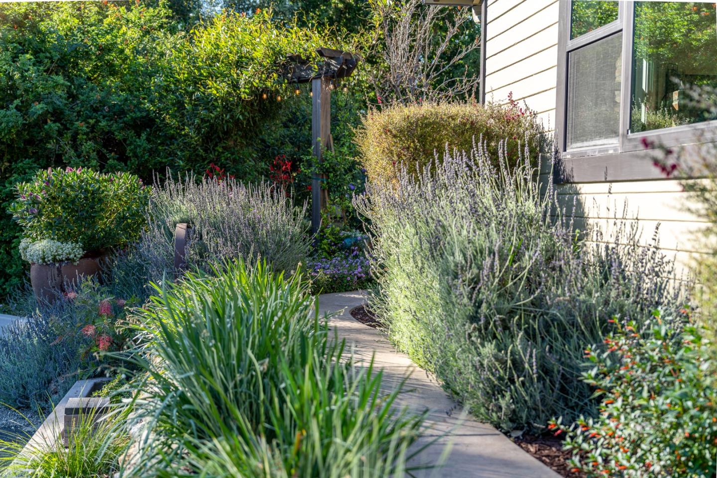 Detail Gallery Image 4 of 44 For 11265 Canyon Dr, San Jose,  CA 95127 - 2 Beds | 2 Baths