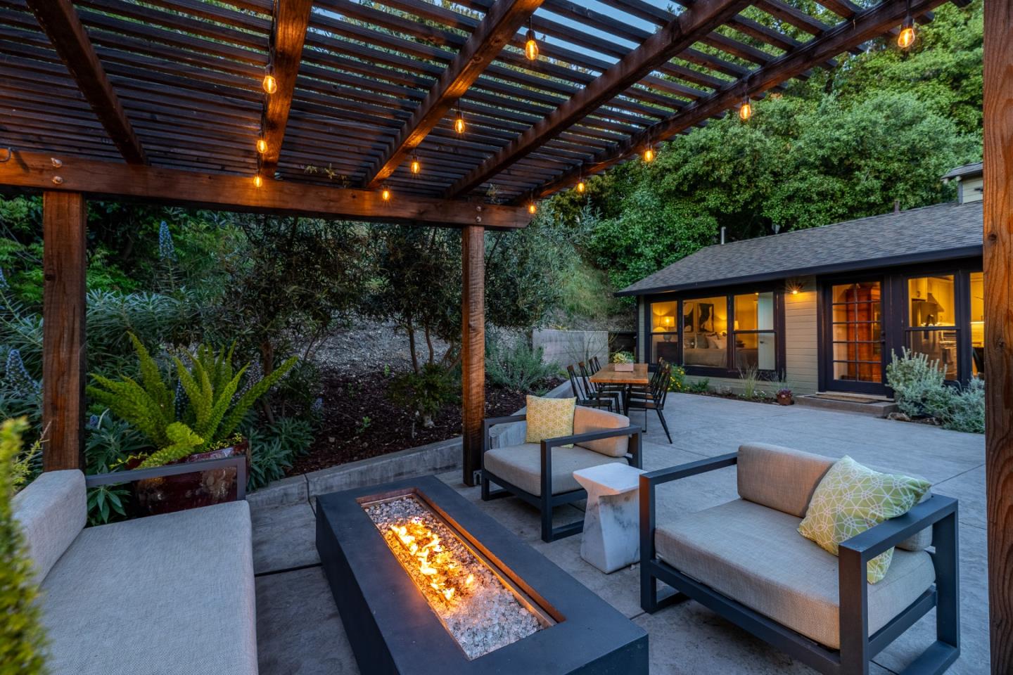 Detail Gallery Image 9 of 44 For 11265 Canyon Dr, San Jose,  CA 95127 - 2 Beds | 2 Baths