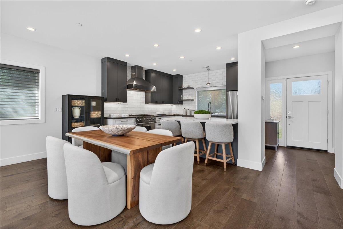 Detail Gallery Image 10 of 43 For 10200 Empire Ave, Cupertino,  CA 95014 - 4 Beds | 3/1 Baths