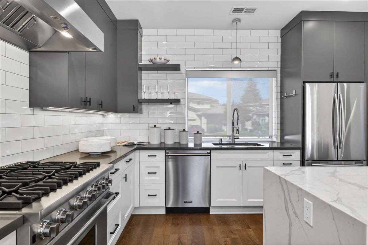 Detail Gallery Image 15 of 43 For 10200 Empire Ave, Cupertino,  CA 95014 - 4 Beds | 3/1 Baths