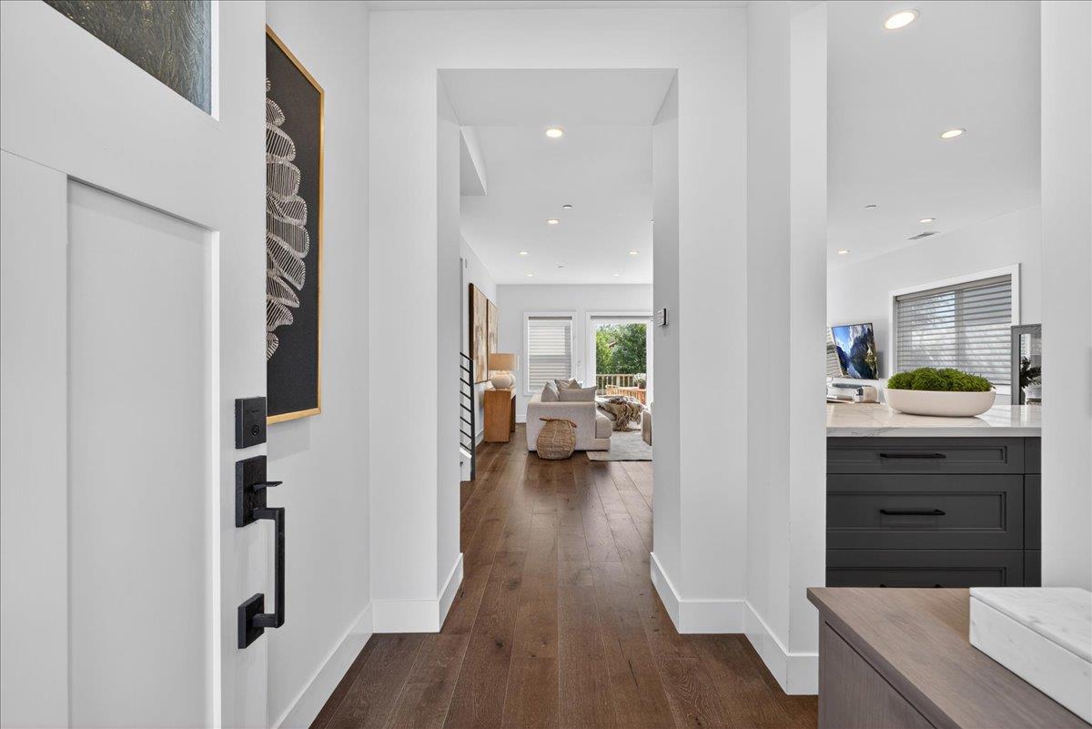 Detail Gallery Image 4 of 43 For 10200 Empire Ave, Cupertino,  CA 95014 - 4 Beds | 3/1 Baths