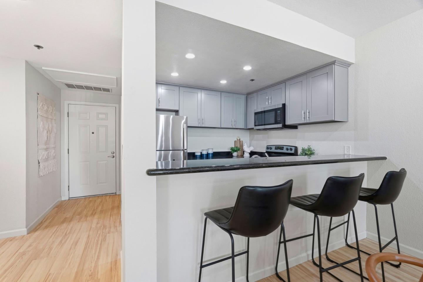 Detail Gallery Image 9 of 35 For 411 Park Ave #105,  San Jose,  CA 95110 - 2 Beds | 2 Baths