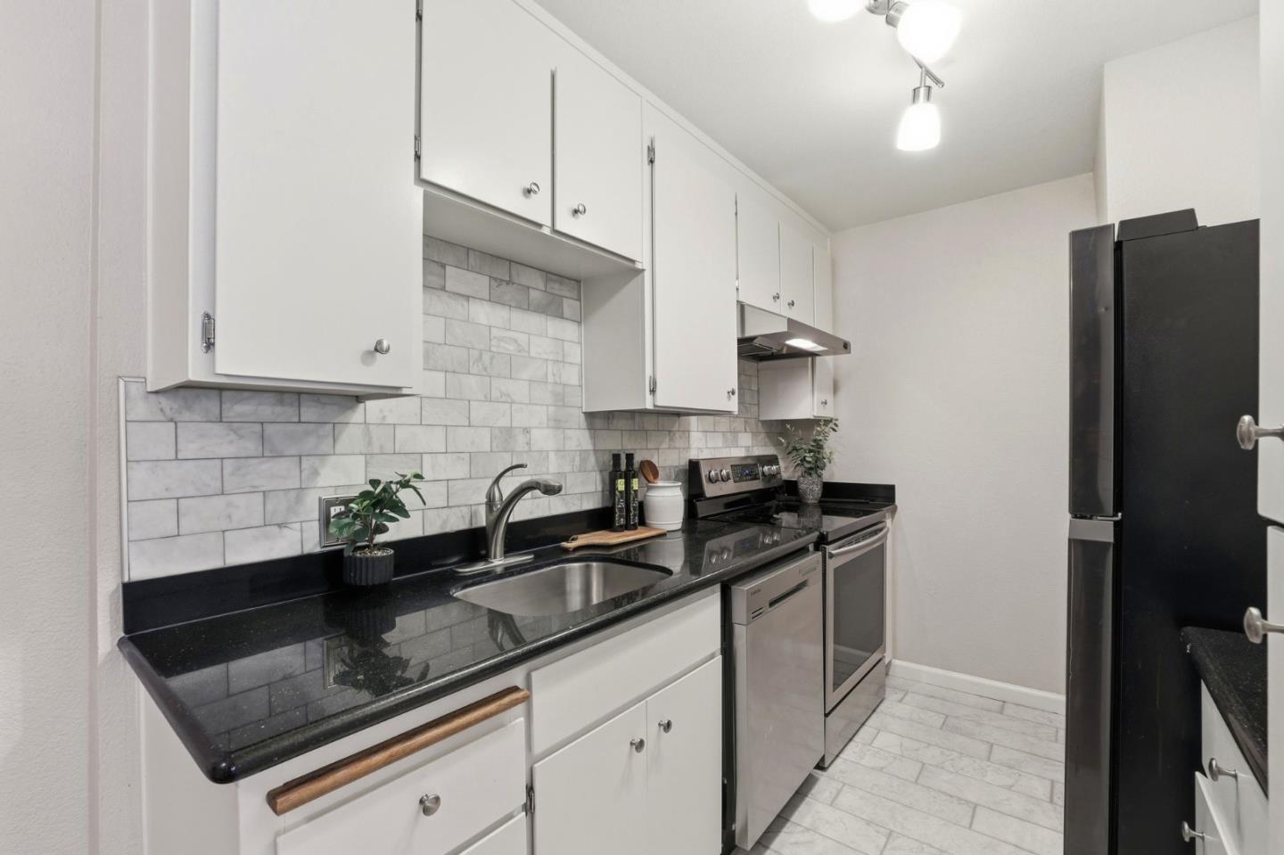 Detail Gallery Image 8 of 39 For 309 Tradewinds Dr #10,  San Jose,  CA 95123 - 1 Beds | 1 Baths