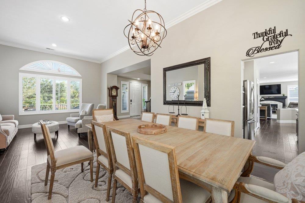 Detail Gallery Image 11 of 60 For 1260 Brook View Ct, Hollister,  CA 95023 - 5 Beds | 3/1 Baths