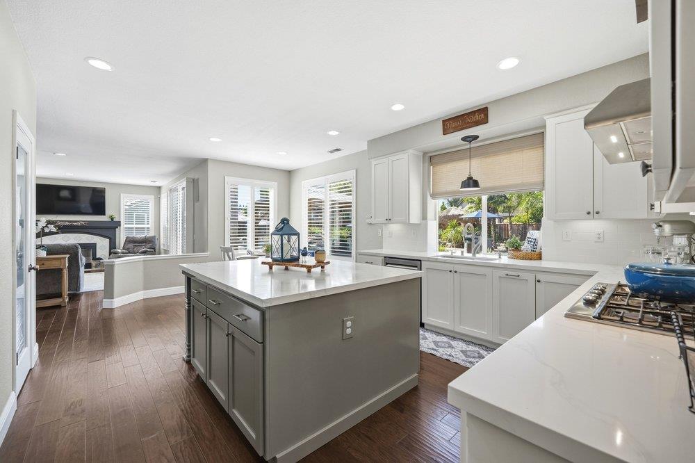 Detail Gallery Image 12 of 60 For 1260 Brook View Ct, Hollister,  CA 95023 - 5 Beds | 3/1 Baths