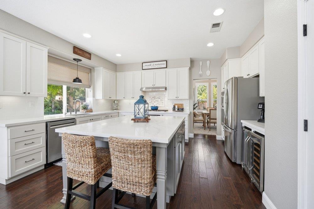 Detail Gallery Image 13 of 60 For 1260 Brook View Ct, Hollister,  CA 95023 - 5 Beds | 3/1 Baths