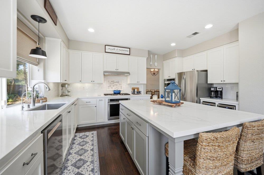 Detail Gallery Image 14 of 60 For 1260 Brook View Ct, Hollister,  CA 95023 - 5 Beds | 3/1 Baths