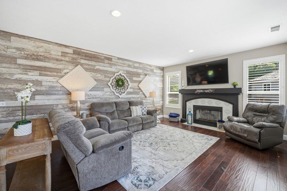 Detail Gallery Image 17 of 60 For 1260 Brook View Ct, Hollister,  CA 95023 - 5 Beds | 3/1 Baths