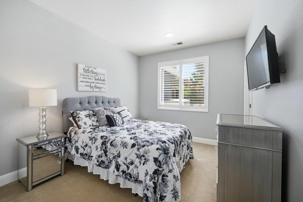Detail Gallery Image 19 of 60 For 1260 Brook View Ct, Hollister,  CA 95023 - 5 Beds | 3/1 Baths