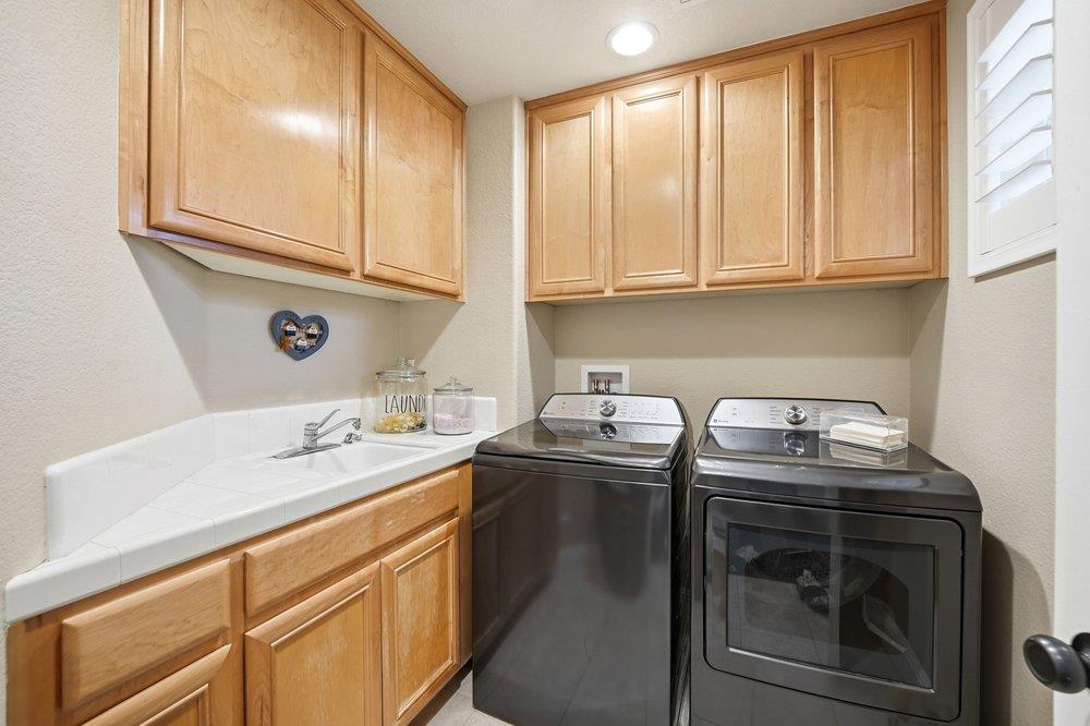 Detail Gallery Image 22 of 60 For 1260 Brook View Ct, Hollister,  CA 95023 - 5 Beds | 3/1 Baths