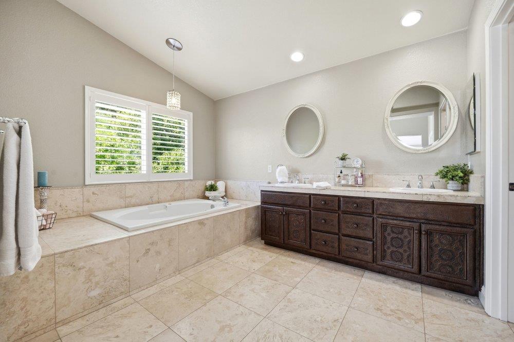Detail Gallery Image 27 of 60 For 1260 Brook View Ct, Hollister,  CA 95023 - 5 Beds | 3/1 Baths