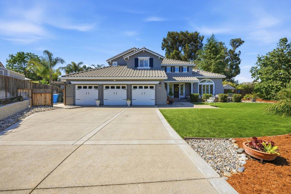 Detail Gallery Image 3 of 60 For 1260 Brook View Ct, Hollister,  CA 95023 - 5 Beds | 3/1 Baths