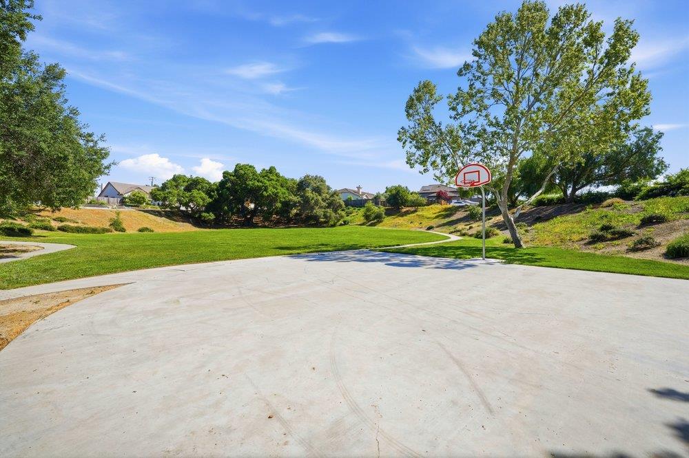 Detail Gallery Image 47 of 60 For 1260 Brook View Ct, Hollister,  CA 95023 - 5 Beds | 3/1 Baths