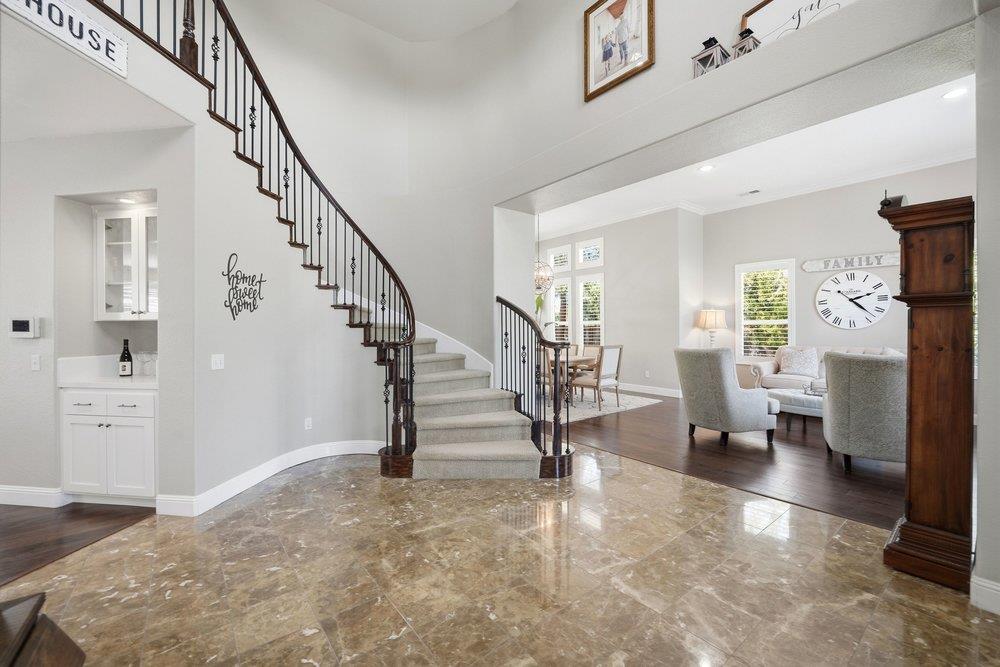 Detail Gallery Image 6 of 60 For 1260 Brook View Ct, Hollister,  CA 95023 - 5 Beds | 3/1 Baths