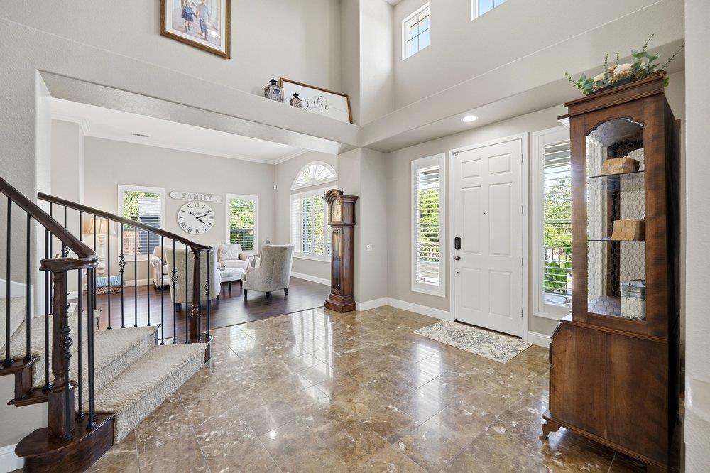 Detail Gallery Image 7 of 60 For 1260 Brook View Ct, Hollister,  CA 95023 - 5 Beds | 3/1 Baths