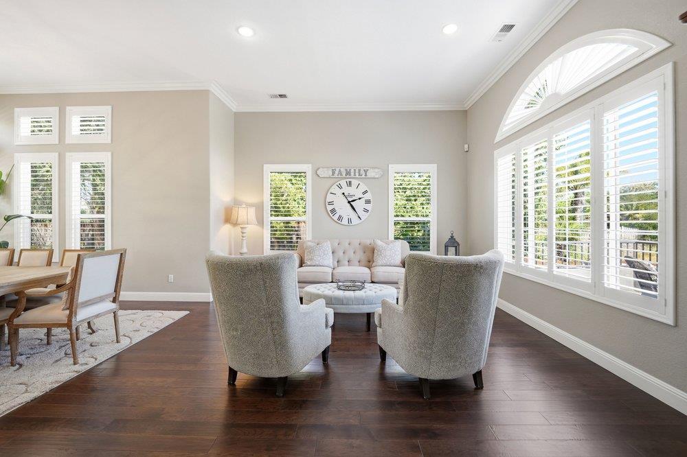 Detail Gallery Image 8 of 60 For 1260 Brook View Ct, Hollister,  CA 95023 - 5 Beds | 3/1 Baths