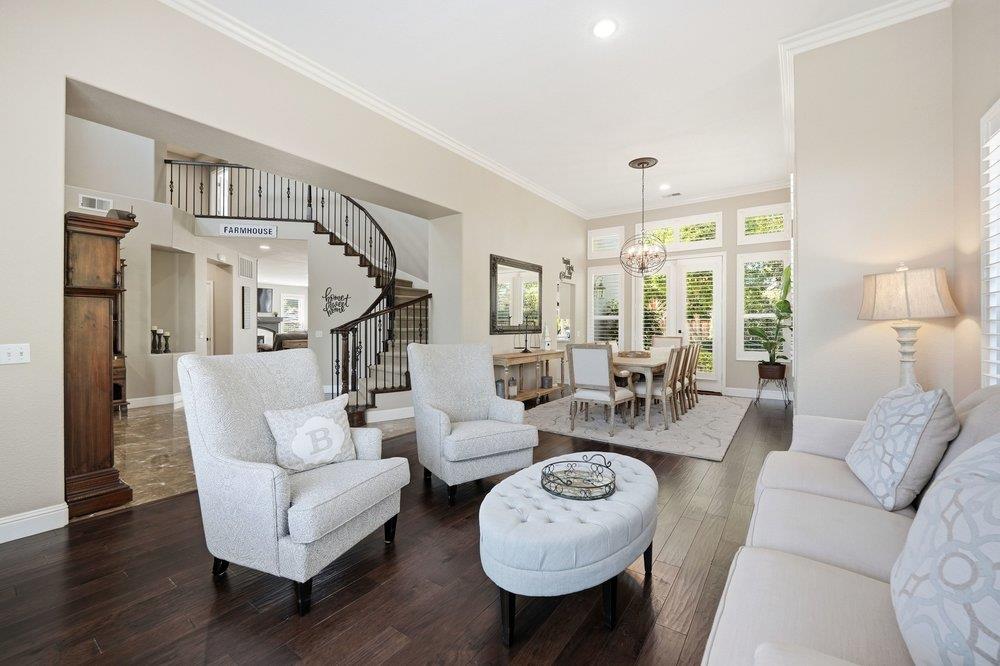 Detail Gallery Image 9 of 60 For 1260 Brook View Ct, Hollister,  CA 95023 - 5 Beds | 3/1 Baths