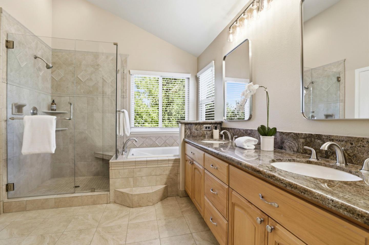 Detail Gallery Image 14 of 35 For 569 Cherrywood Dr, Sunnyvale,  CA 94087 - 4 Beds | 2/1 Baths