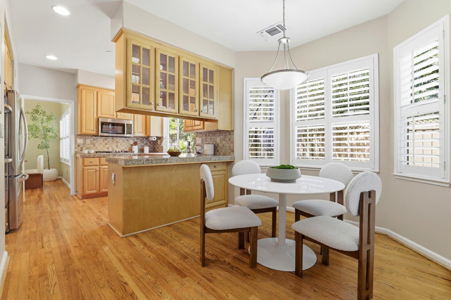 Detail Gallery Image 8 of 35 For 569 Cherrywood Dr, Sunnyvale,  CA 94087 - 4 Beds | 2/1 Baths