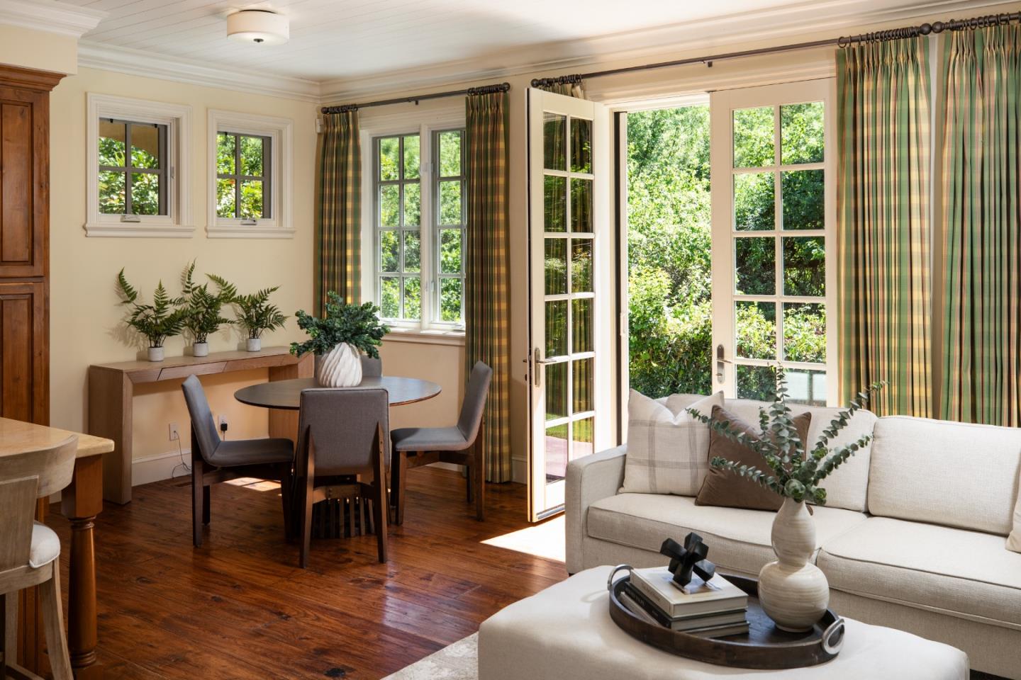 Detail Gallery Image 13 of 44 For 25550 Moody Rd, Los Altos Hills,  CA 94022 - 5 Beds | 4/1 Baths