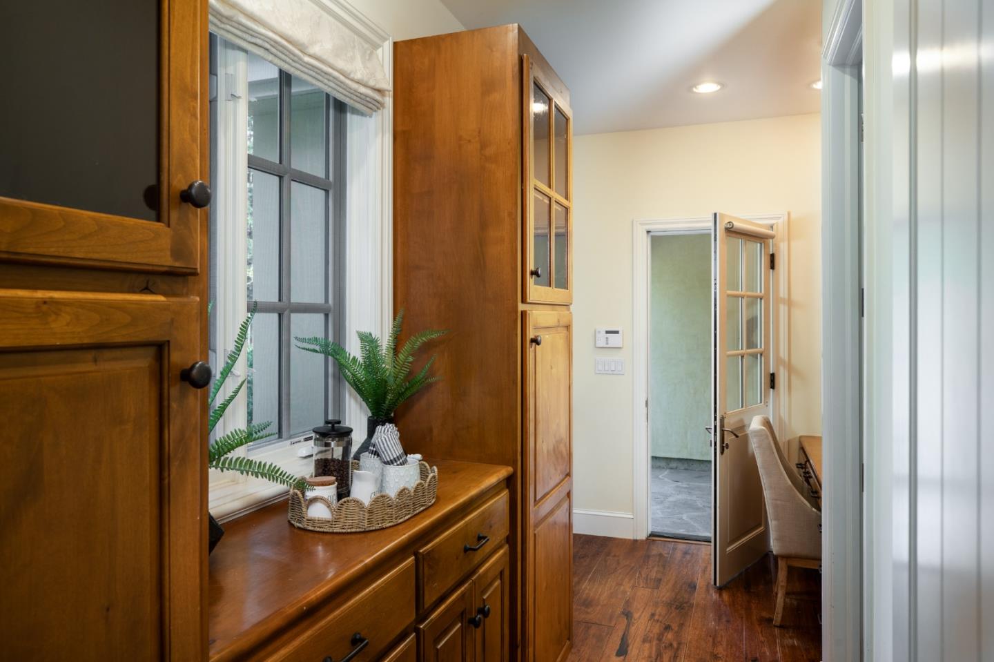 Detail Gallery Image 15 of 44 For 25550 Moody Rd, Los Altos Hills,  CA 94022 - 5 Beds | 4/1 Baths