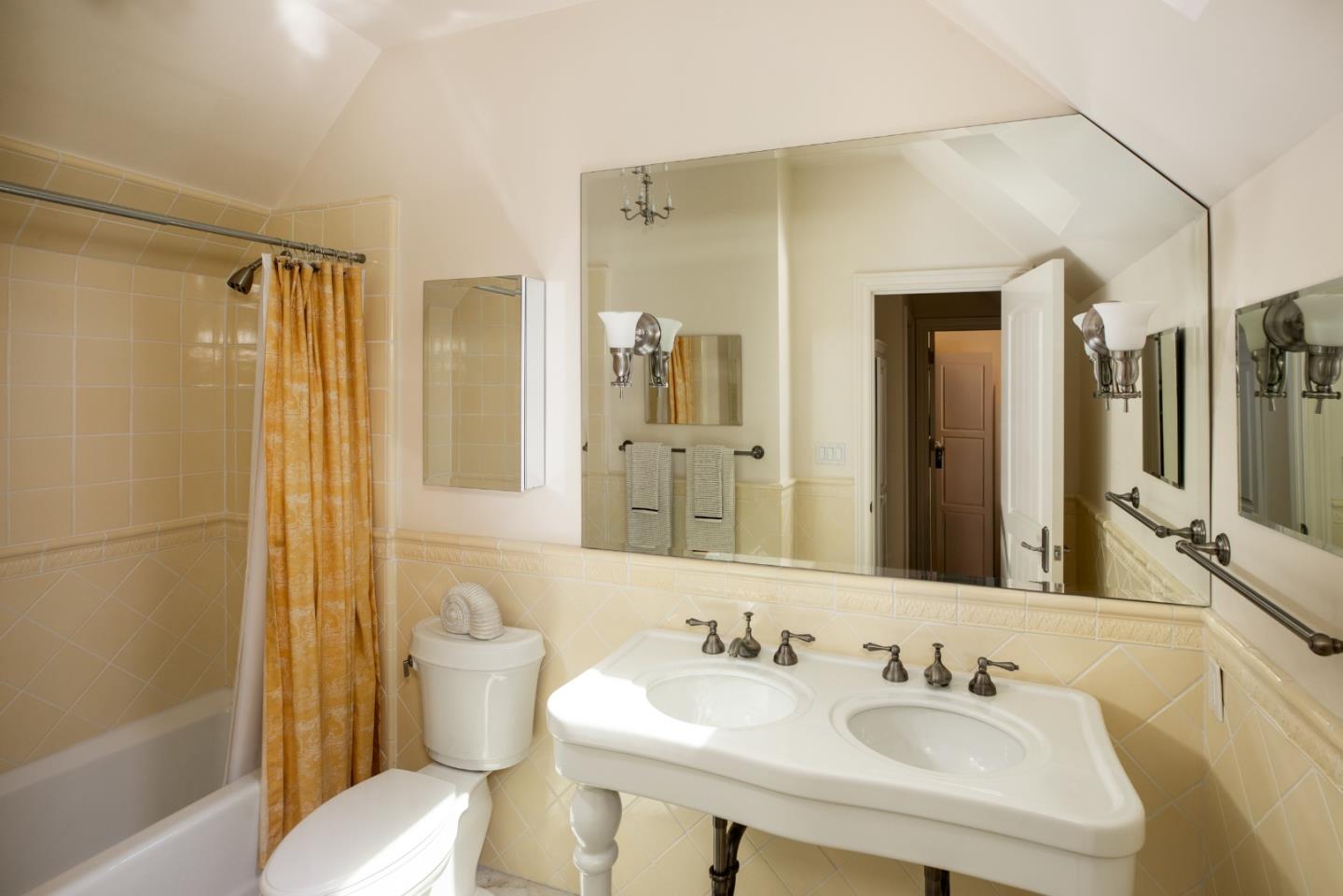 Detail Gallery Image 23 of 44 For 25550 Moody Rd, Los Altos Hills,  CA 94022 - 5 Beds | 4/1 Baths