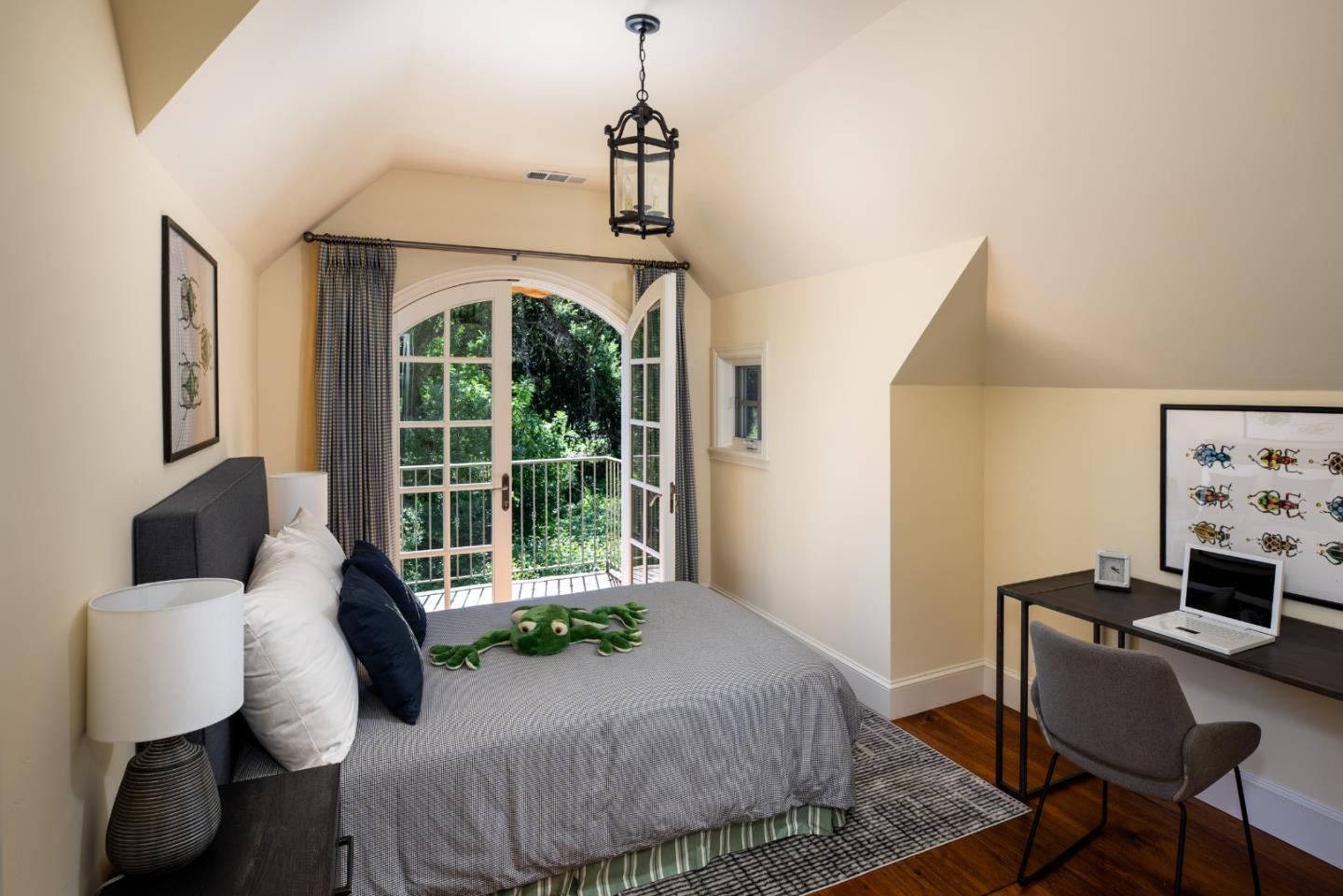 Detail Gallery Image 28 of 44 For 25550 Moody Rd, Los Altos Hills,  CA 94022 - 5 Beds | 4/1 Baths