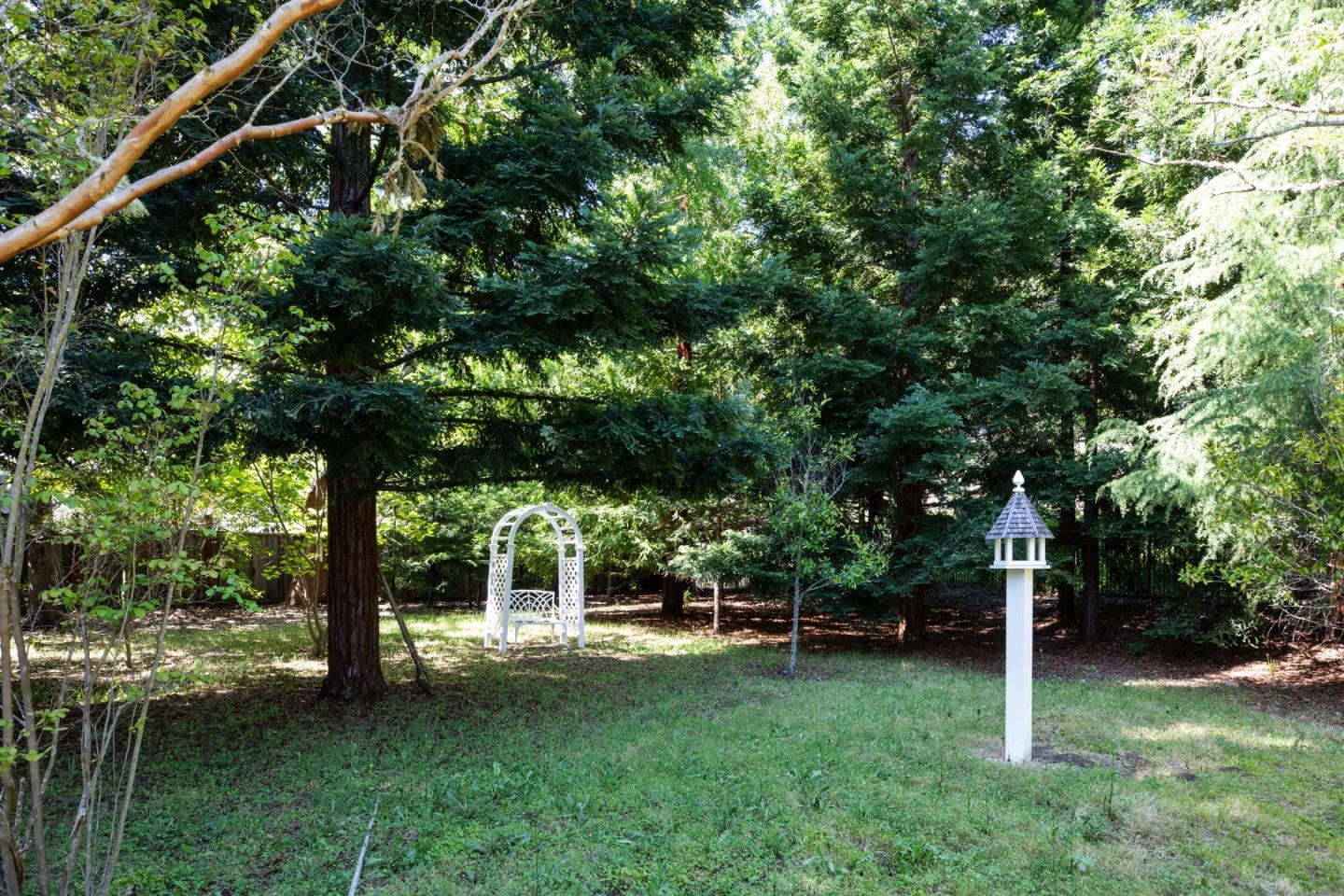 Detail Gallery Image 33 of 44 For 25550 Moody Rd, Los Altos Hills,  CA 94022 - 5 Beds | 4/1 Baths