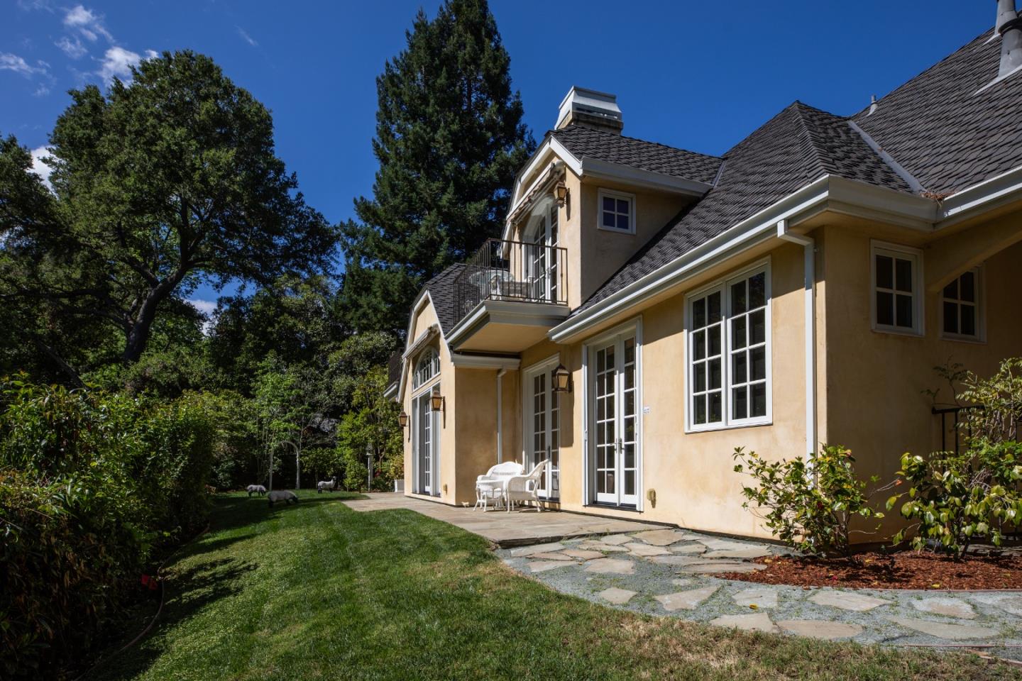 Detail Gallery Image 36 of 44 For 25550 Moody Rd, Los Altos Hills,  CA 94022 - 5 Beds | 4/1 Baths