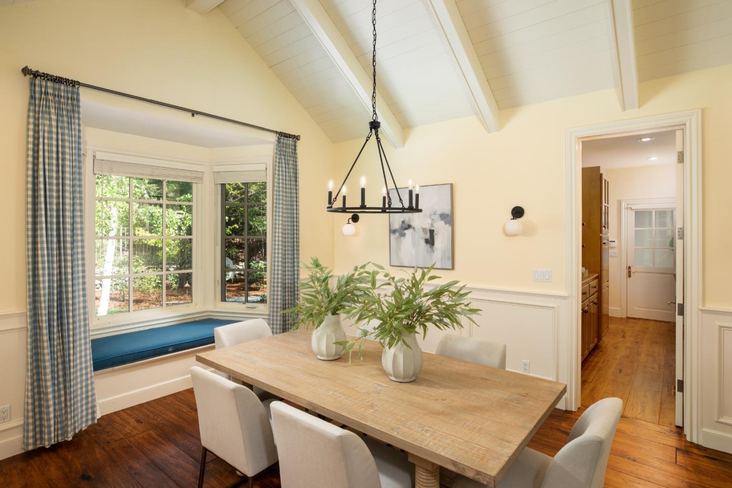 Detail Gallery Image 8 of 44 For 25550 Moody Rd, Los Altos Hills,  CA 94022 - 5 Beds | 4/1 Baths