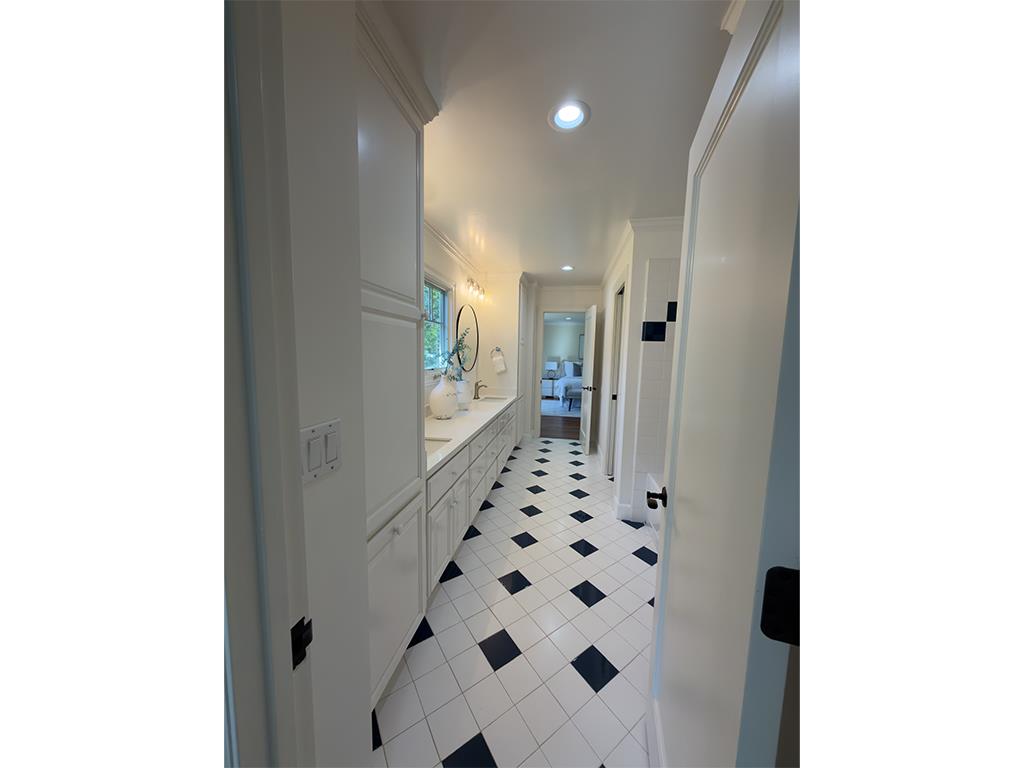 Detail Gallery Image 20 of 31 For 2 Callado, Atherton,  CA 94027 - 5 Beds | 5 Baths