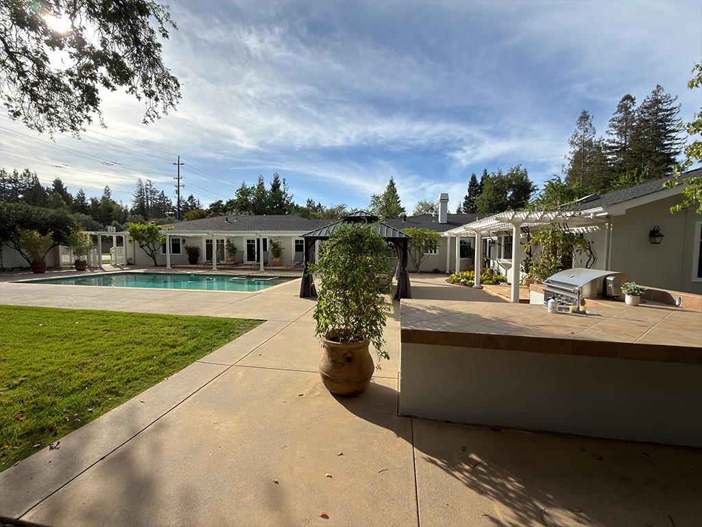 Detail Gallery Image 22 of 31 For 2 Callado, Atherton,  CA 94027 - 5 Beds | 5 Baths