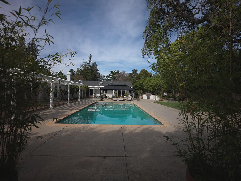 Detail Gallery Image 23 of 31 For 2 Callado, Atherton,  CA 94027 - 5 Beds | 5 Baths